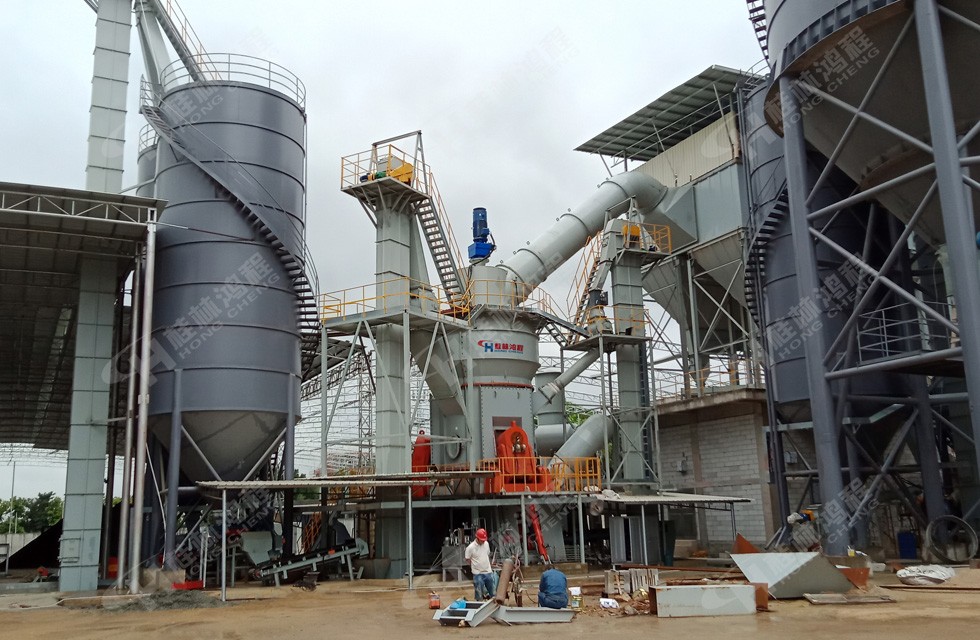 水渣立磨的型號參數(shù):hlm2800高爐水淬渣立磨圖片