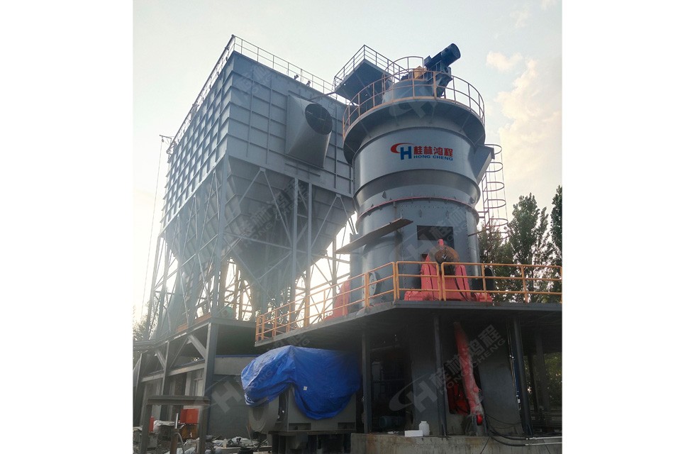 水泥廠立磨:鴻程hlm2800大型生料立磨安裝現(xiàn)場(chǎng)