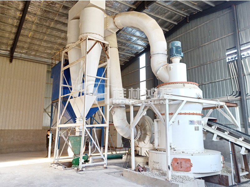 內(nèi)蒙古某膨潤土磨粉機(jī)HC1500擺式磨粉機(jī)磨粉機(jī)現(xiàn)場 內(nèi)蒙古某膨潤土磨粉機(jī)HC1500擺式磨粉機(jī)磨粉機(jī)現(xiàn)場